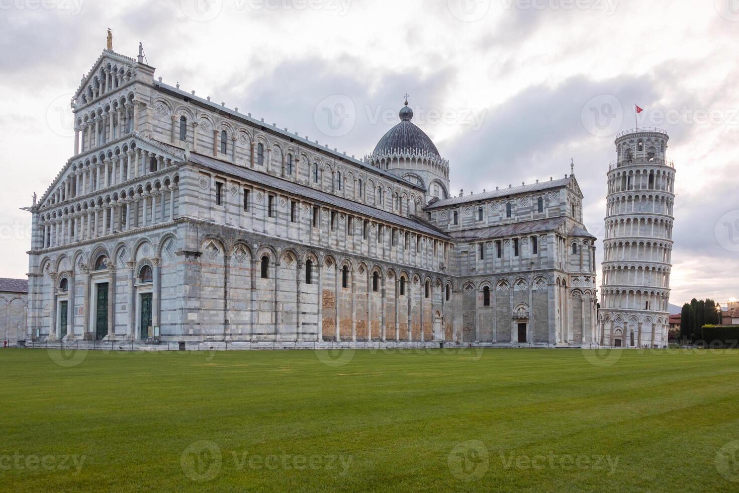 pisa, Italia - catedral pasear, viaje destino, amanecer luz, famoso artístico edificio foto