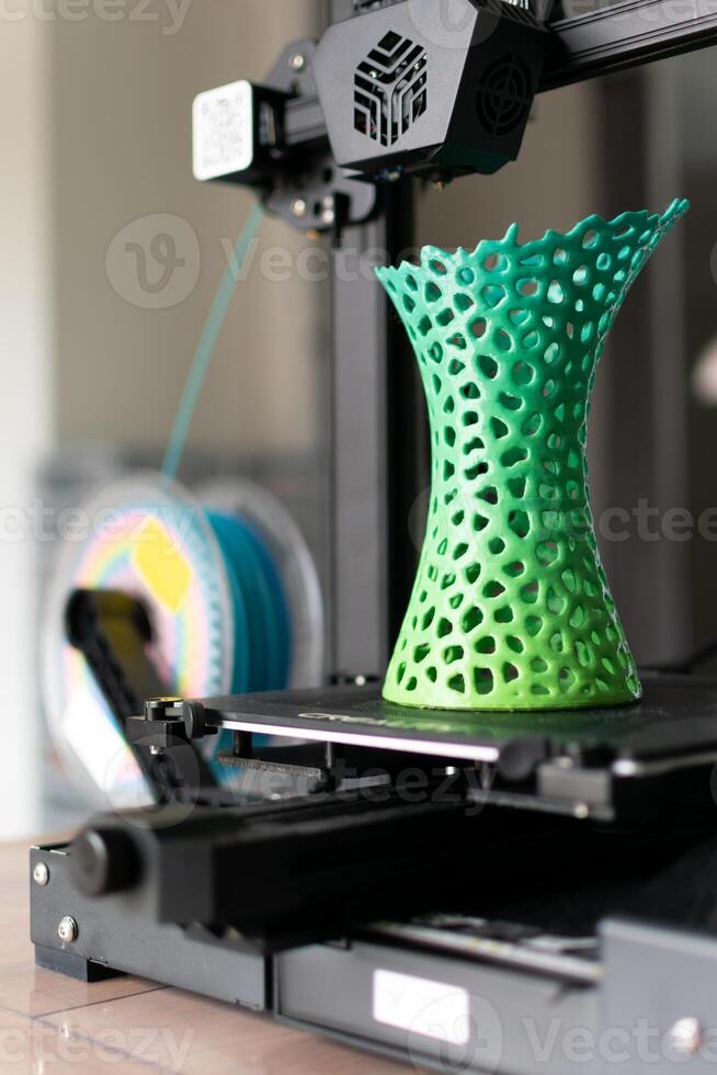 3d printing of a vase with multicolored pla filament photo