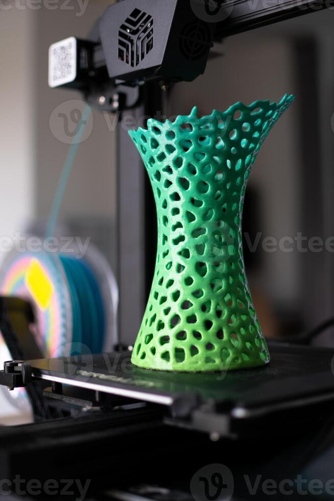 3d printing of a vase with multicolored pla filament photo