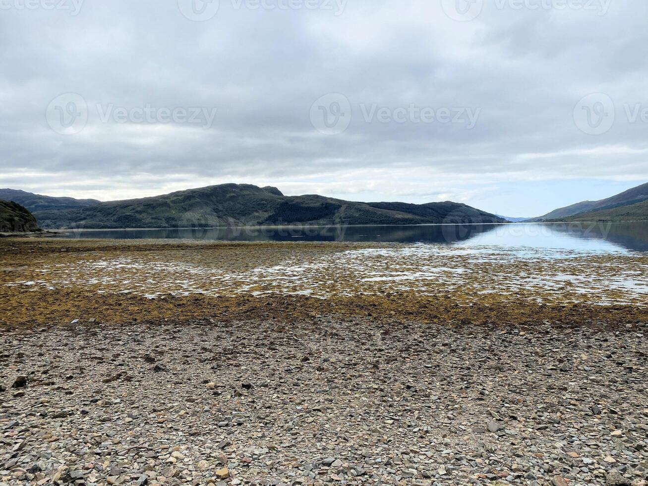 un ver de el Escocia costa cerca eilean donan foto