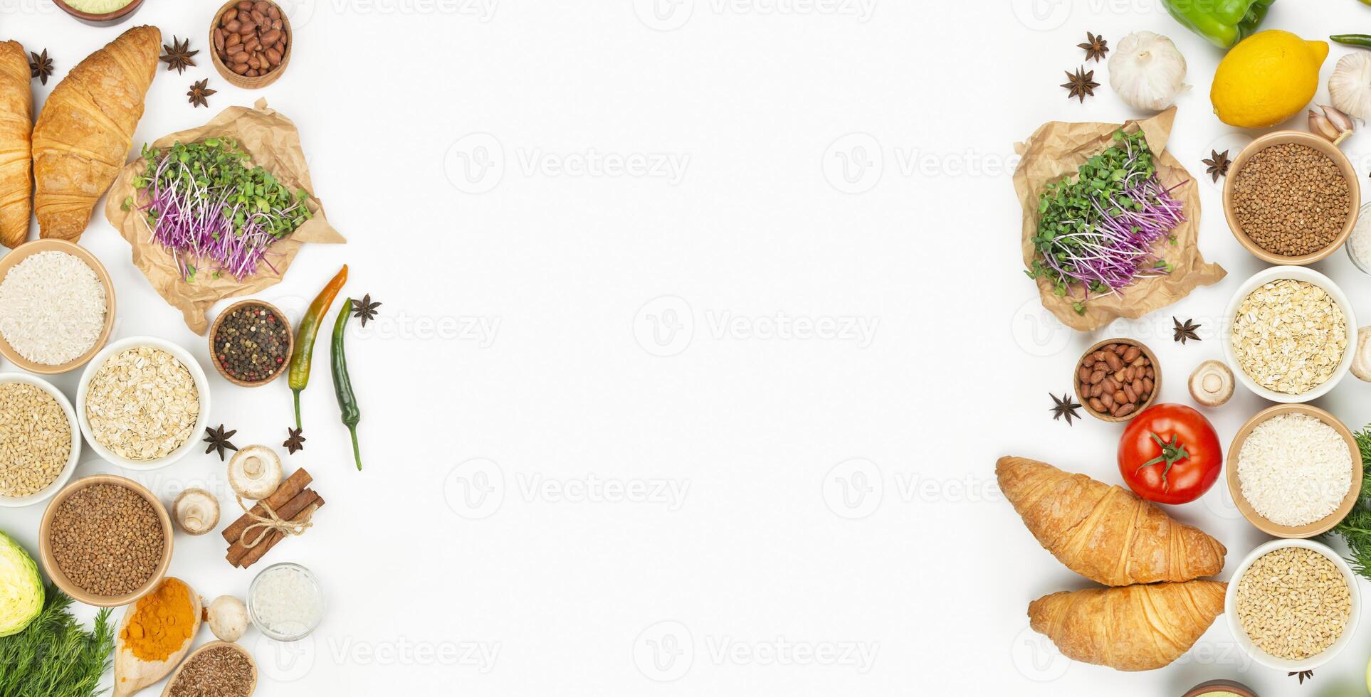 comida marco. papilla, Fresco vegetales y especias en un ligero antecedentes. comida antecedentes. foto