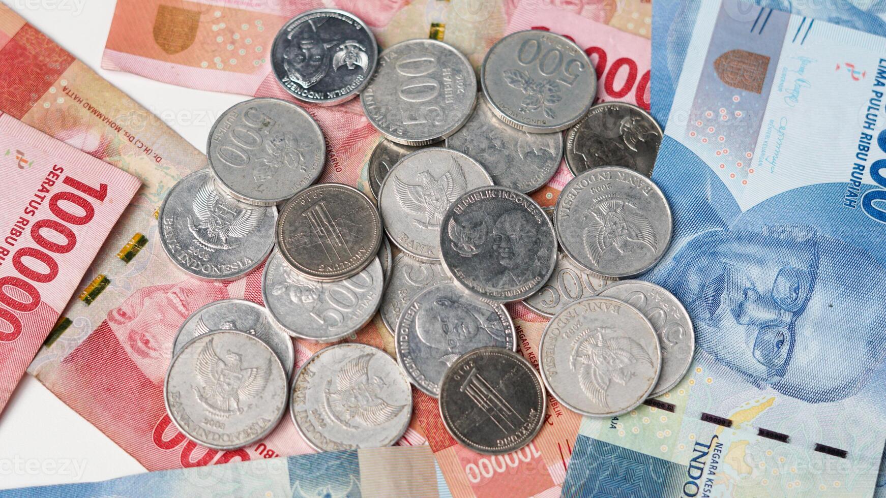 colección de indonesio monedas concepto de foto con monedas y billetes