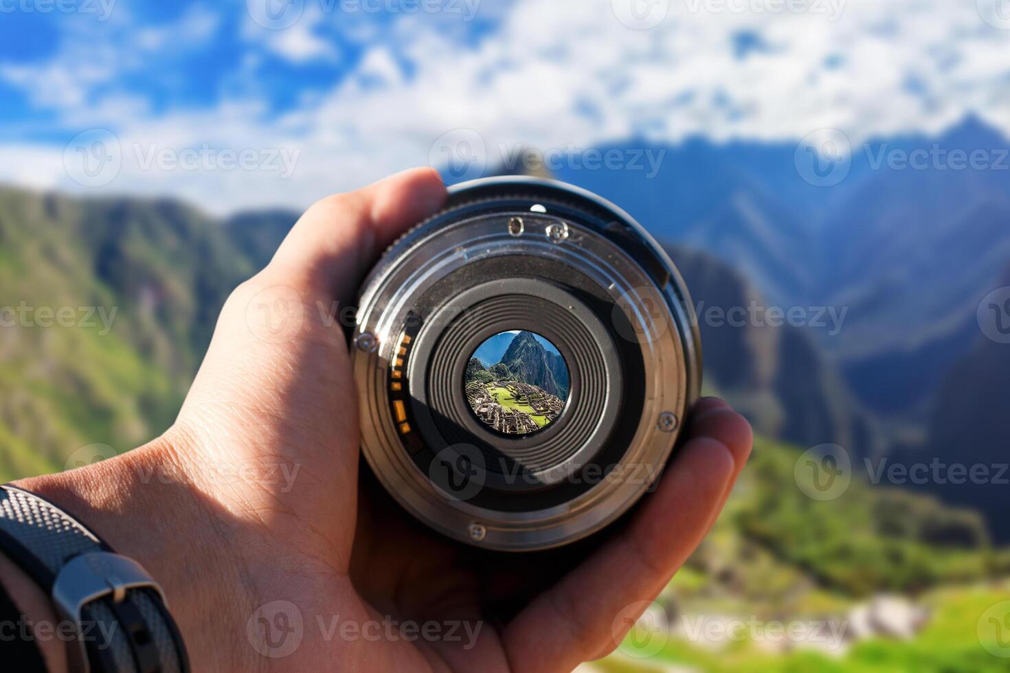 selectivo atención Disparo persona participación cámara lente en machu picchu turista tomando un imagen con cámara lente en machu picchu foto