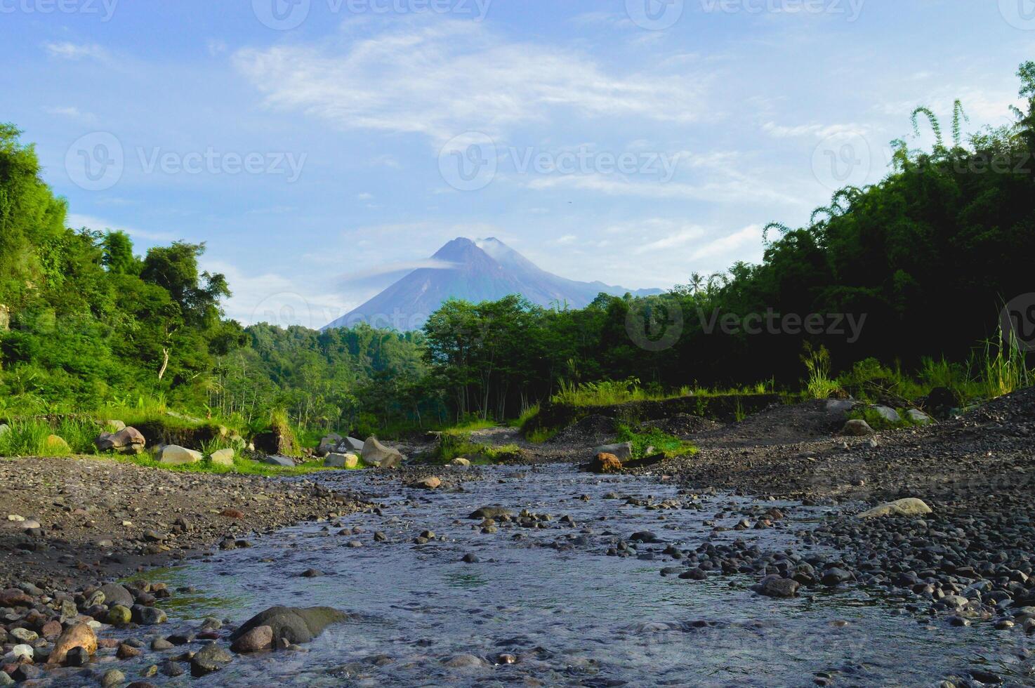 paisaje ver de merapi volcán foto