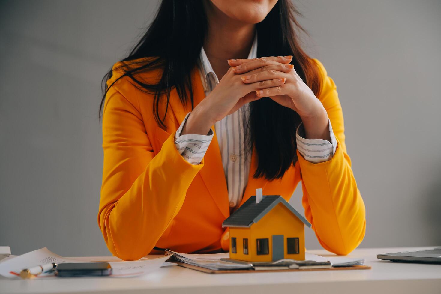 Real Estate Agent Home Stock Photos Images And Backgrounds For Free real-estate-agent-home-stock-photos-images-and-backgrounds-for-free