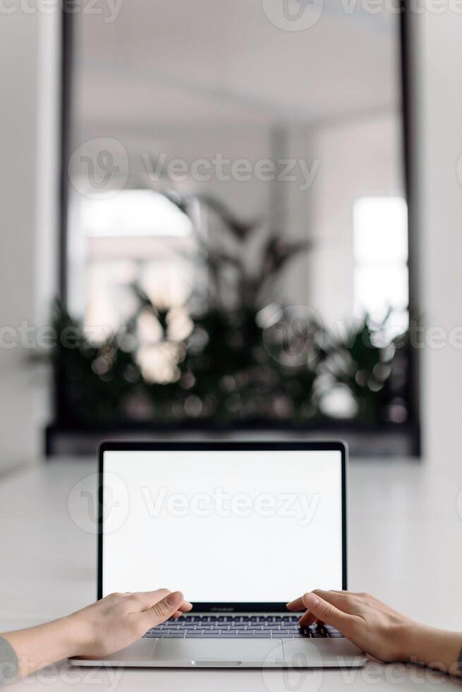 Bosquejo modelo para pancartas y otro diseño propósitos, vacío blanco monitor foto