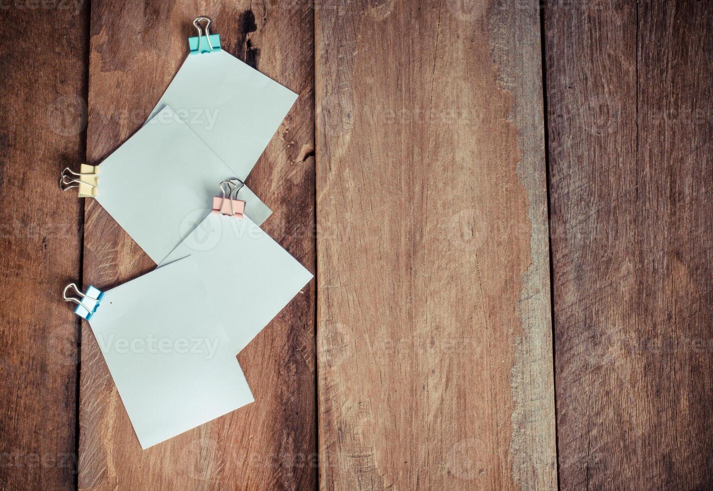paper note on wooden background photo