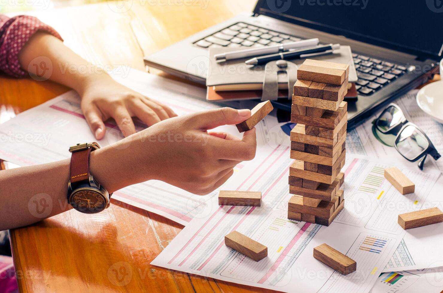 Business risks in the business. Requires planning Meditation must be careful in deciding to reduce the risk in the business. As the game drew to a wooden block from the tower photo