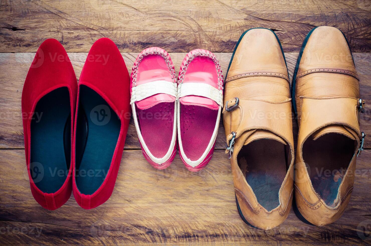 zapatos, Tres pares de papá, mamá, hijo - el familia concepto foto