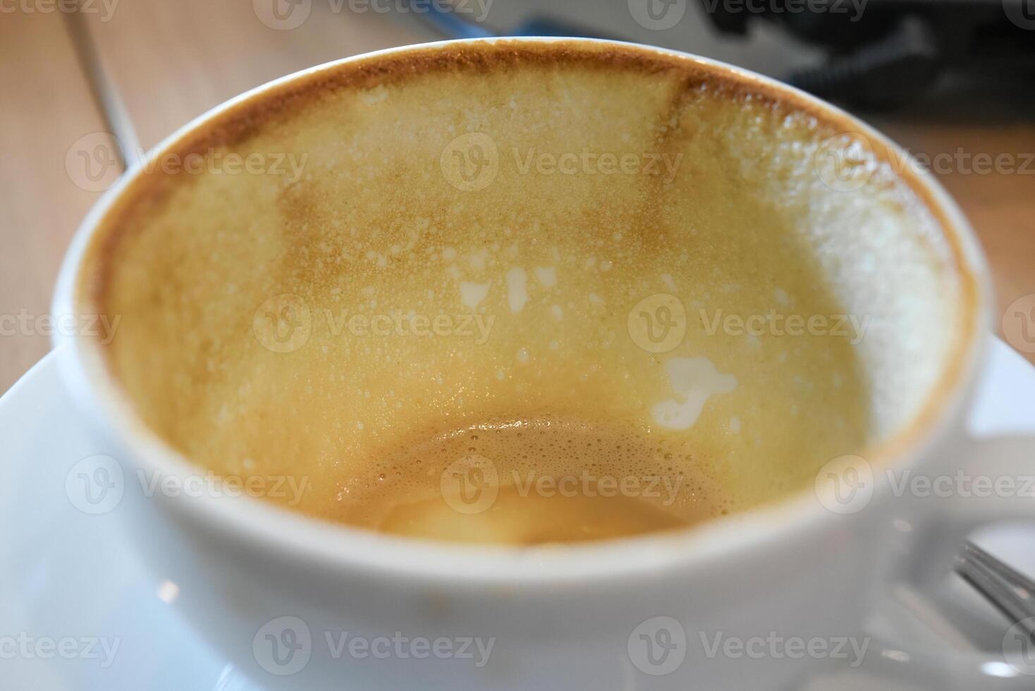 blanco café taza con café manchar foto