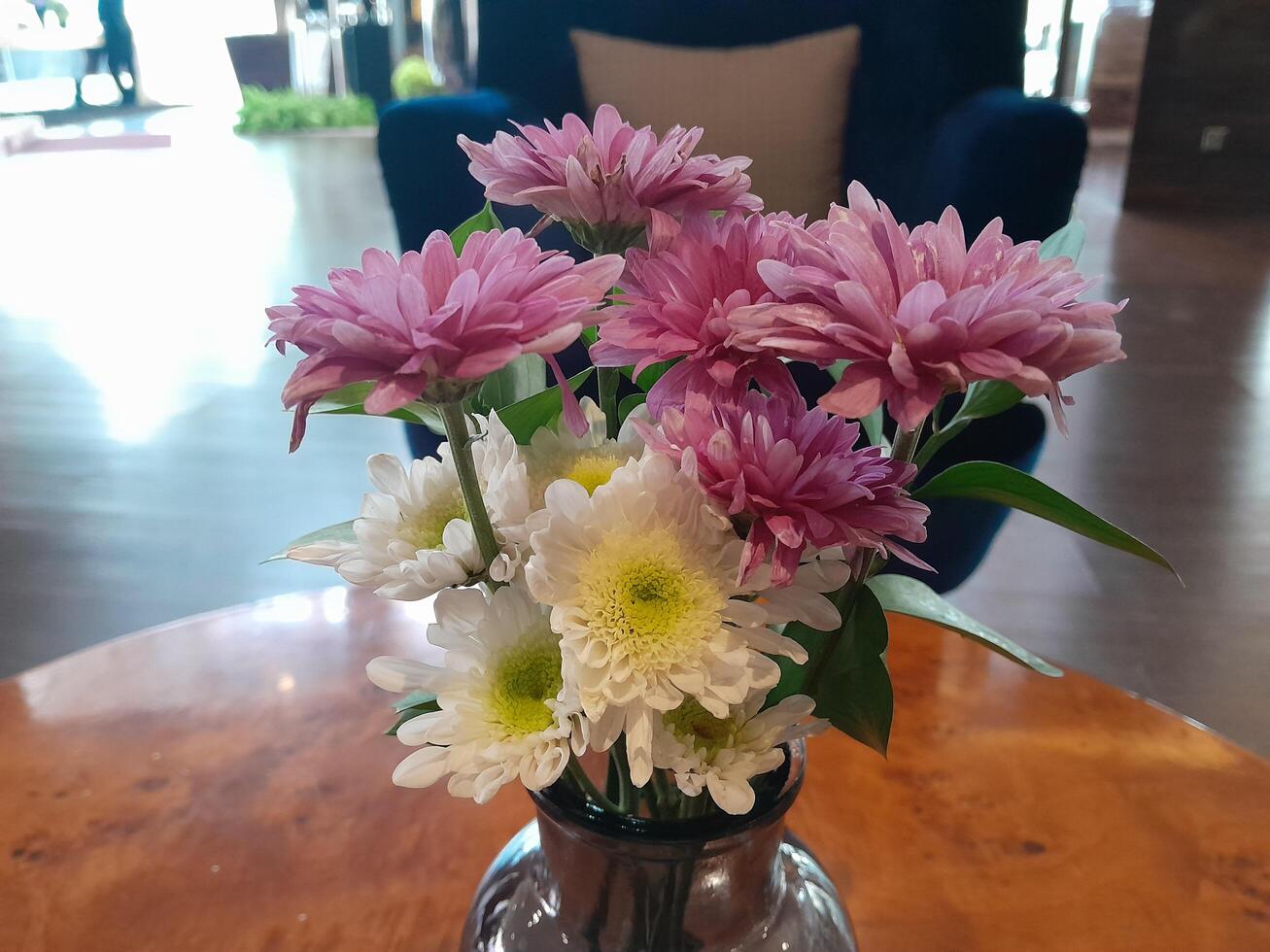 foto de flores en un florero. Perfecto para revistas, periódicos y tabloides.