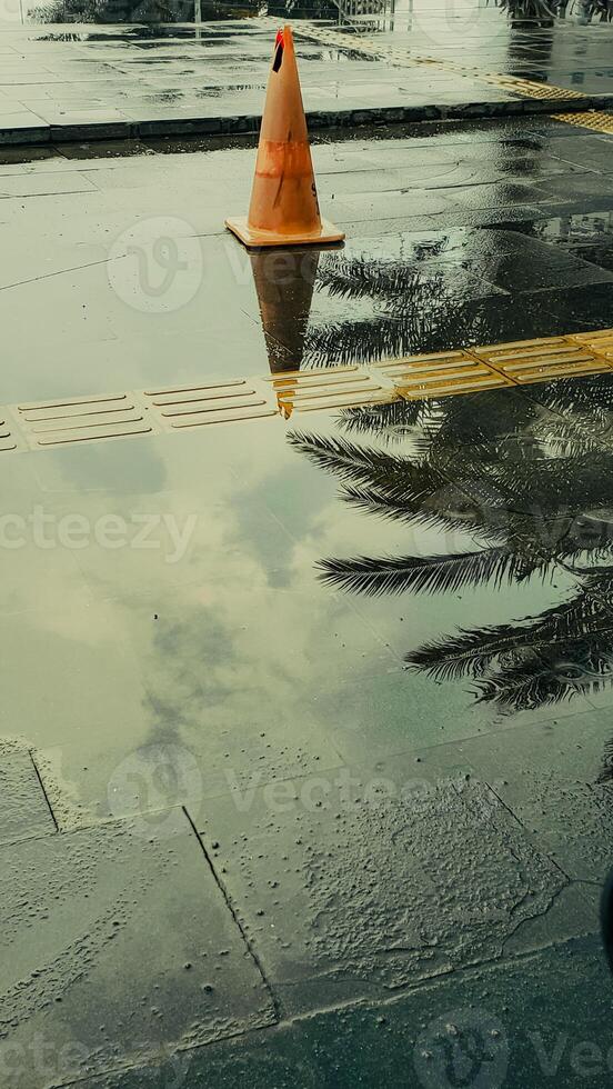 un charco de agua foto