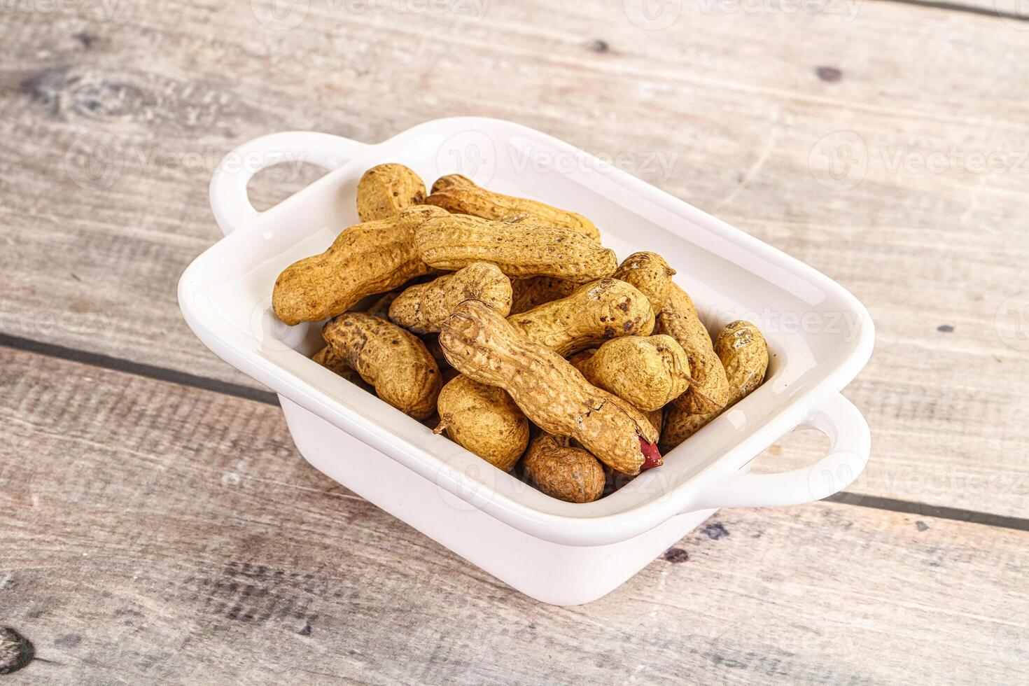 Raw ripe unpeeled peanut heap photo