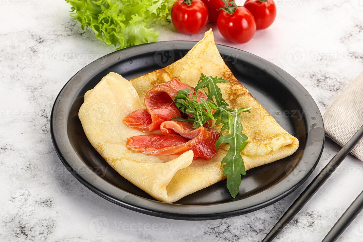 ruso tortita con salmón pescado foto