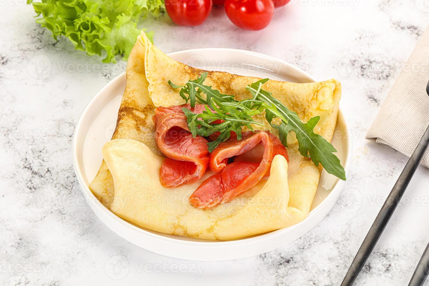 ruso tortita con salmón pescado foto