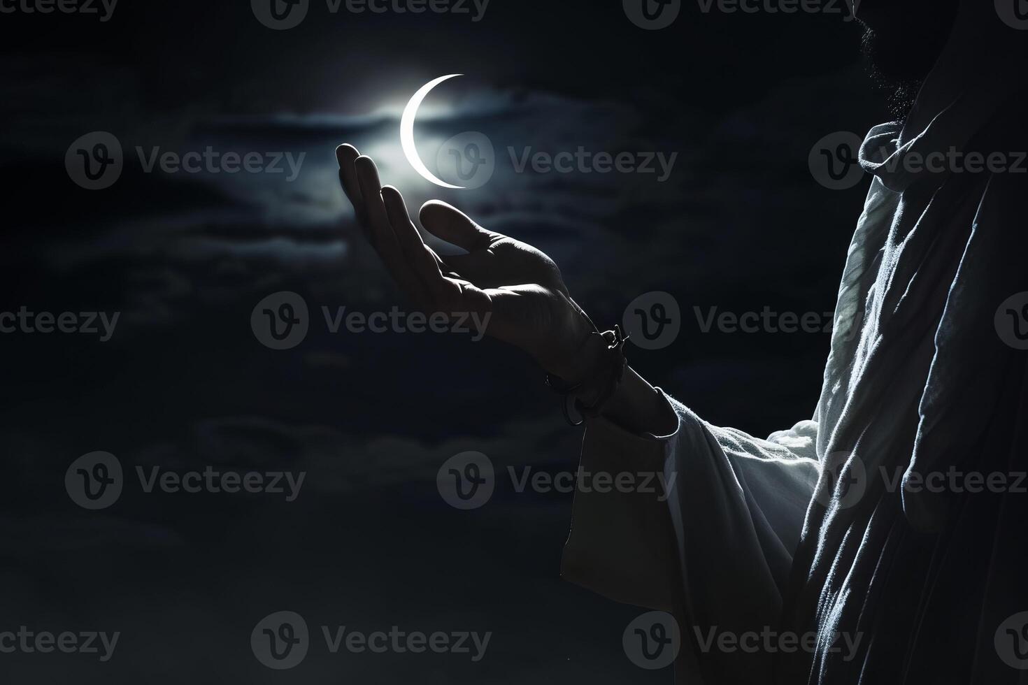 ai generado musulmán mano debajo el Luna a noche Orando foto