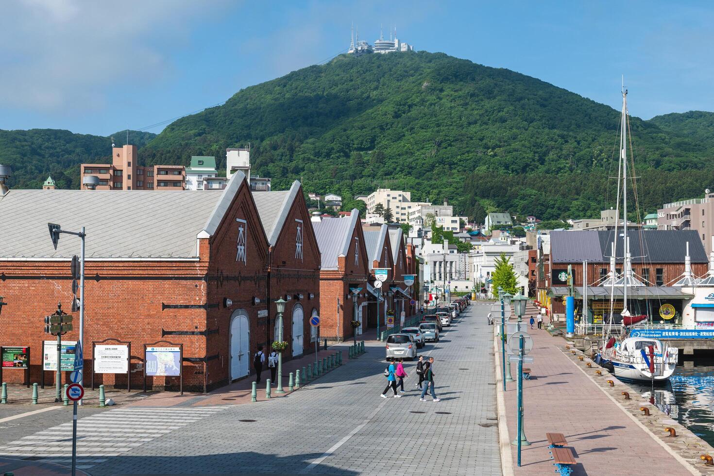 kanemori rojo ladrillo depósito, construido en 1909 estaba el primero comercial almacén en hakodate, Hokkaidō, Japón. ahora eso es un comercial complejo consistente de cuatro instalaciones. foto