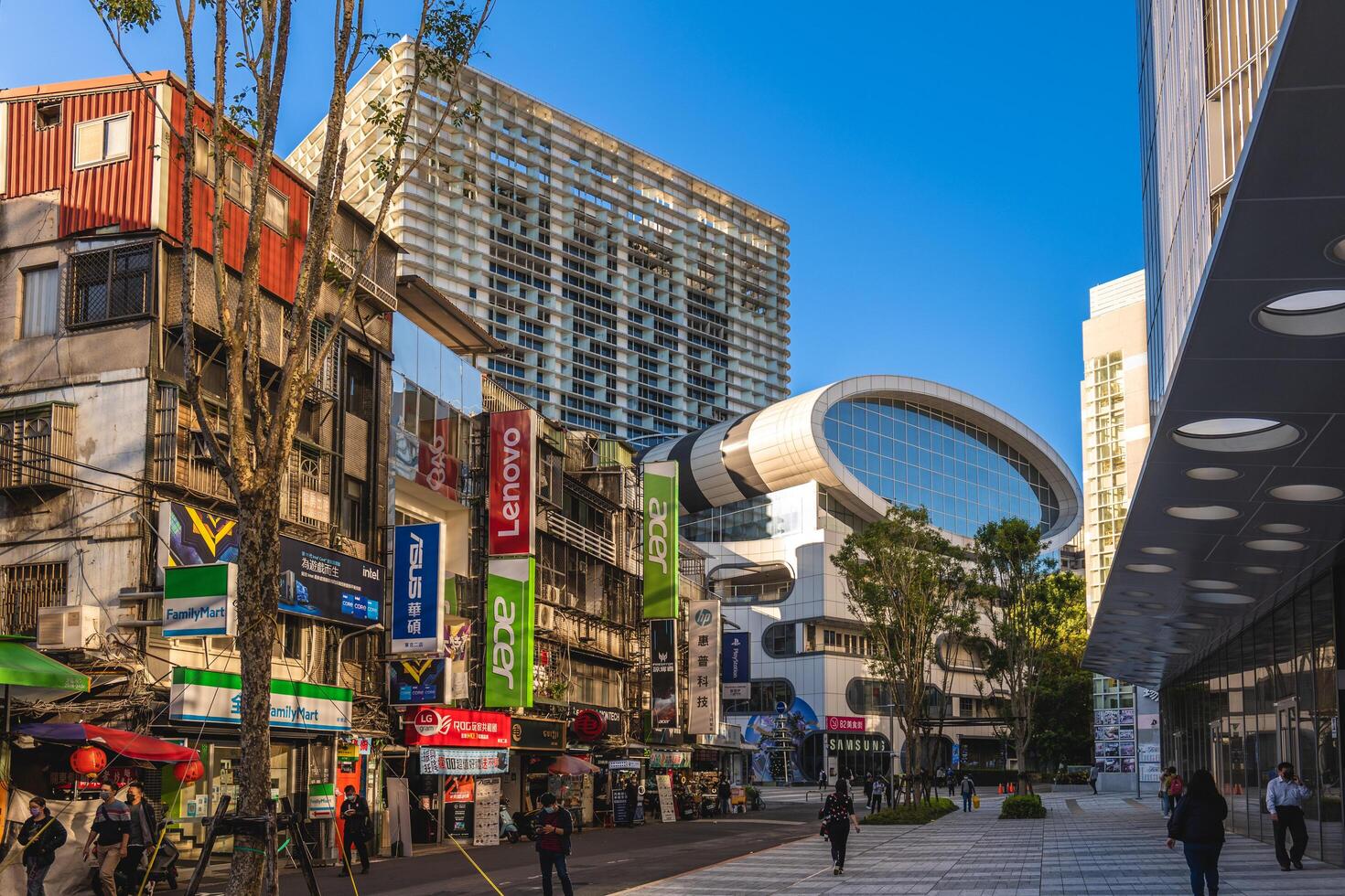 tendencia sintética creativo parque, un compras centro comercial abrió en 15 mayo 2015 en Taipéi, Taiwán, proporcionar visitantes con conveniente acceso a más opciones a compra electrónico y digital productos foto