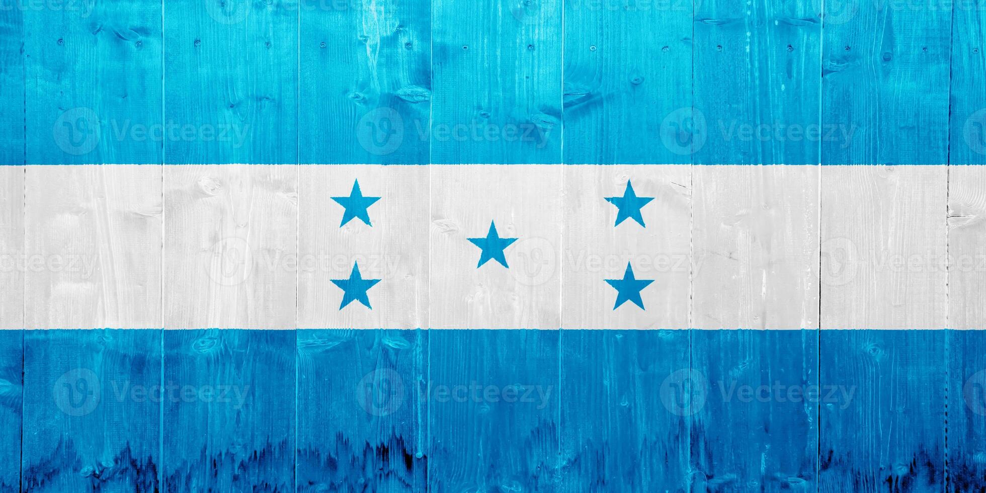 bandera de república de Honduras en un texturizado antecedentes. concepto collage. foto