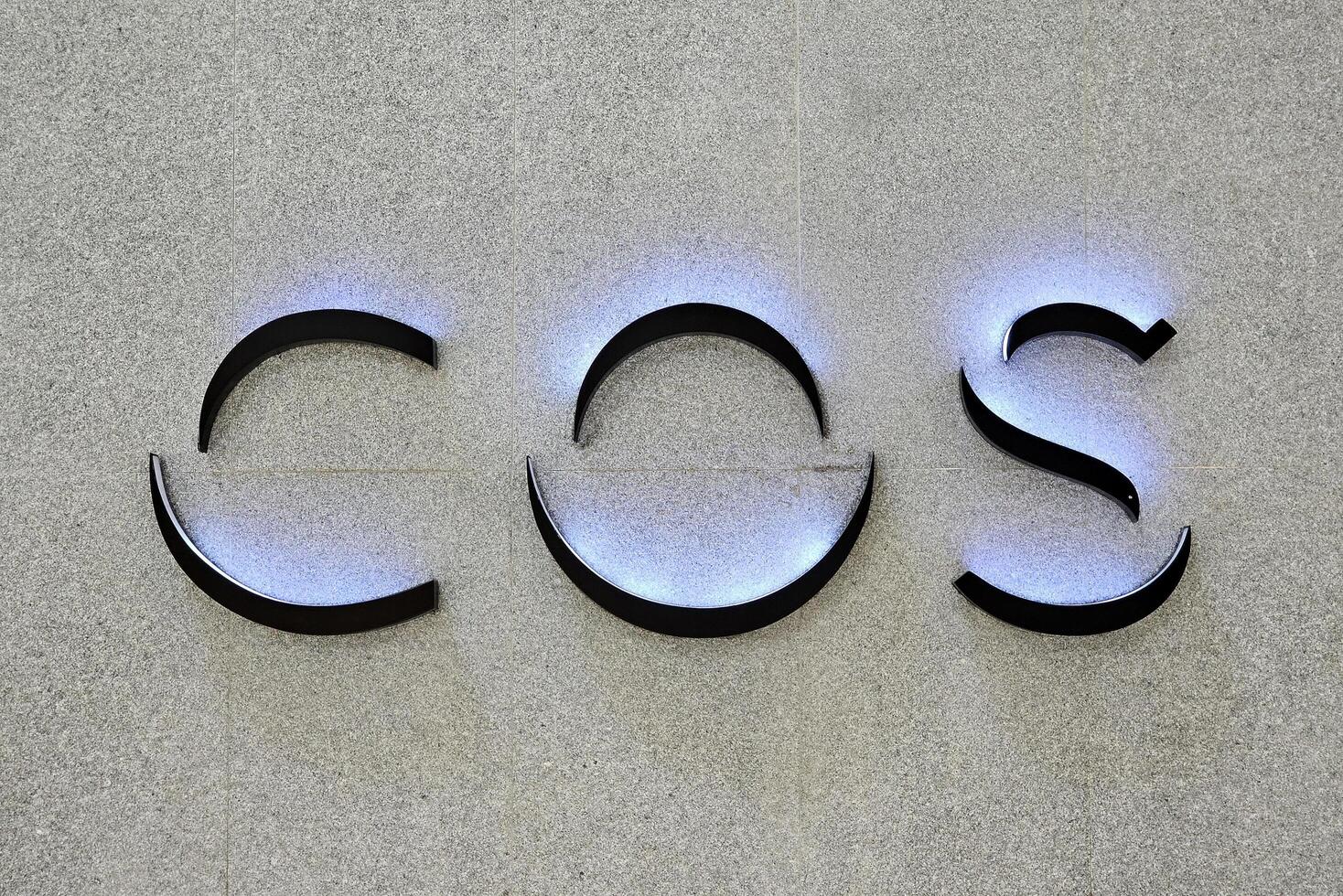 BANGKOK, THAILAND  OCTOBER 31, 2023 Cos Sign. COS is a fashion brand part of the H and M Group, was founded in March 2007. photo