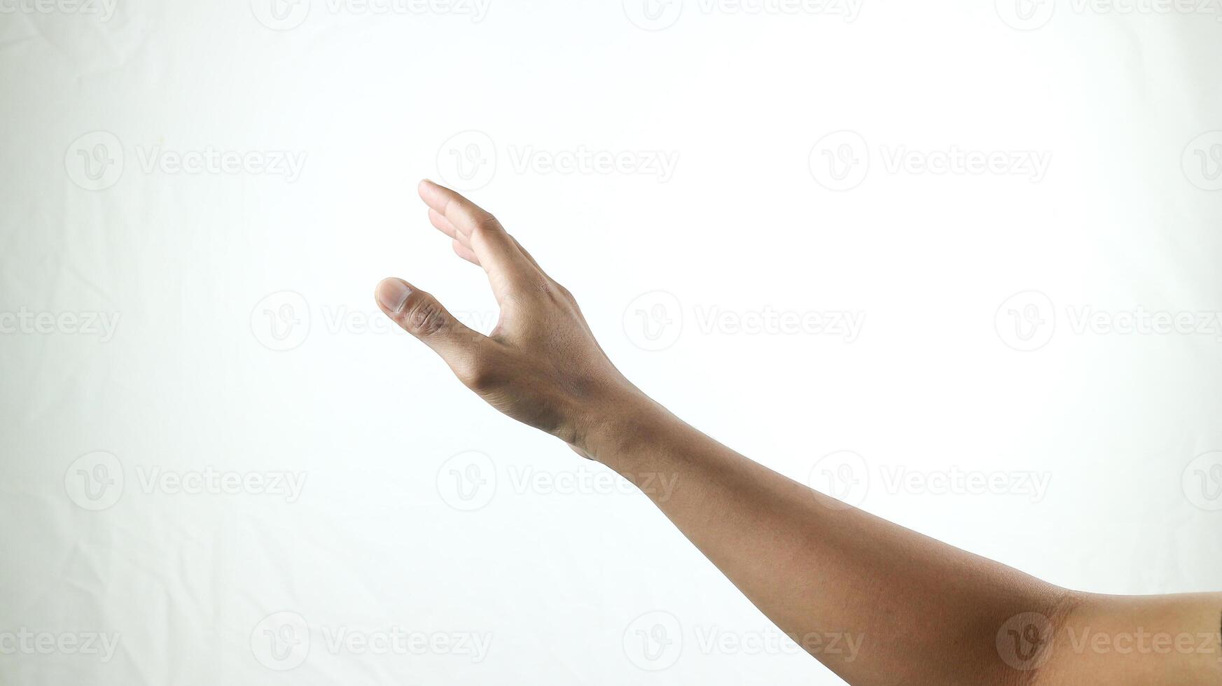 humano mano en elegir gesto aislar en blanco antecedentes con recorte camino. mano símbolo alcanzando para algo, un palma en frente de negro antecedentes foto