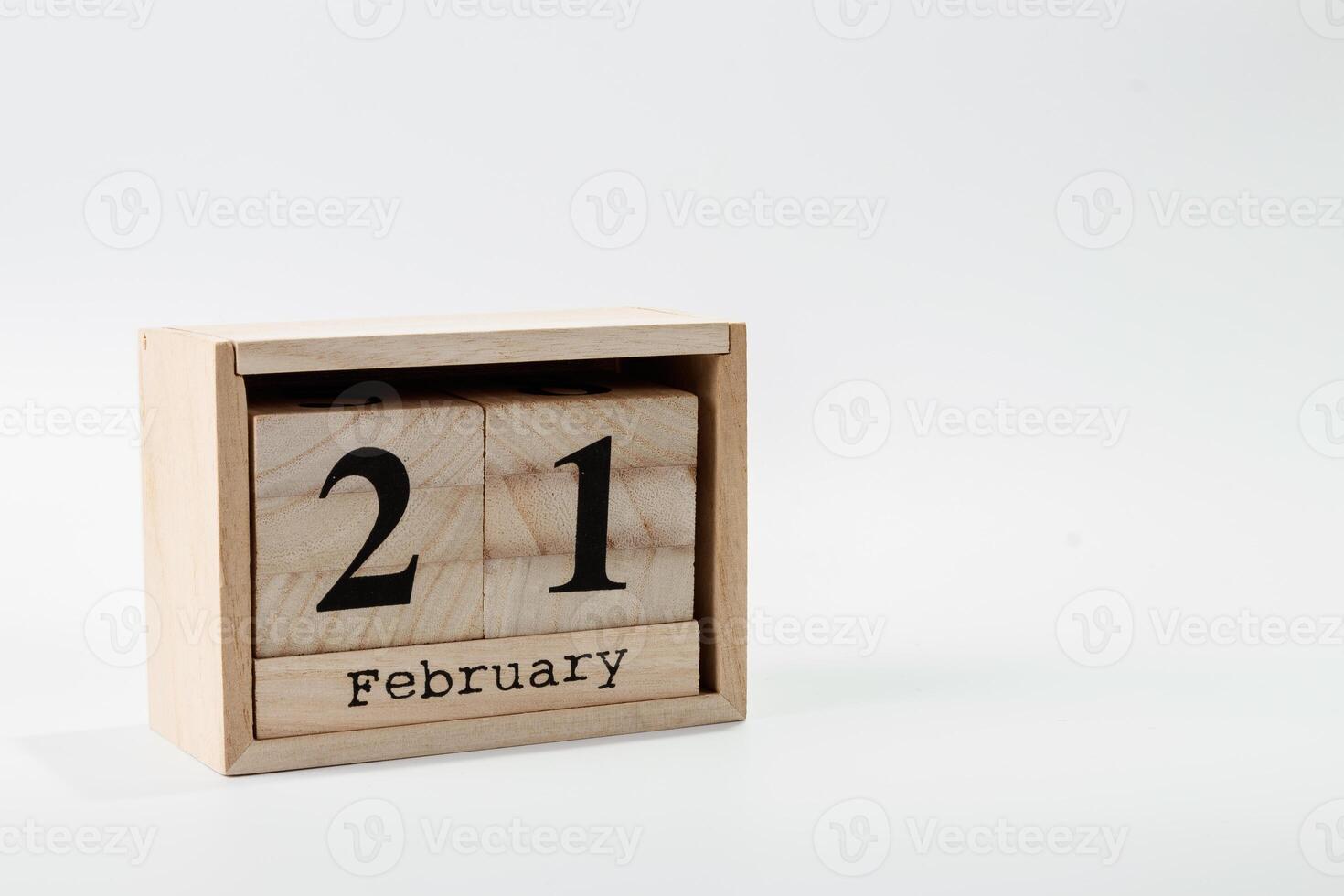 de madera calendario febrero 21 en un blanco antecedentes foto