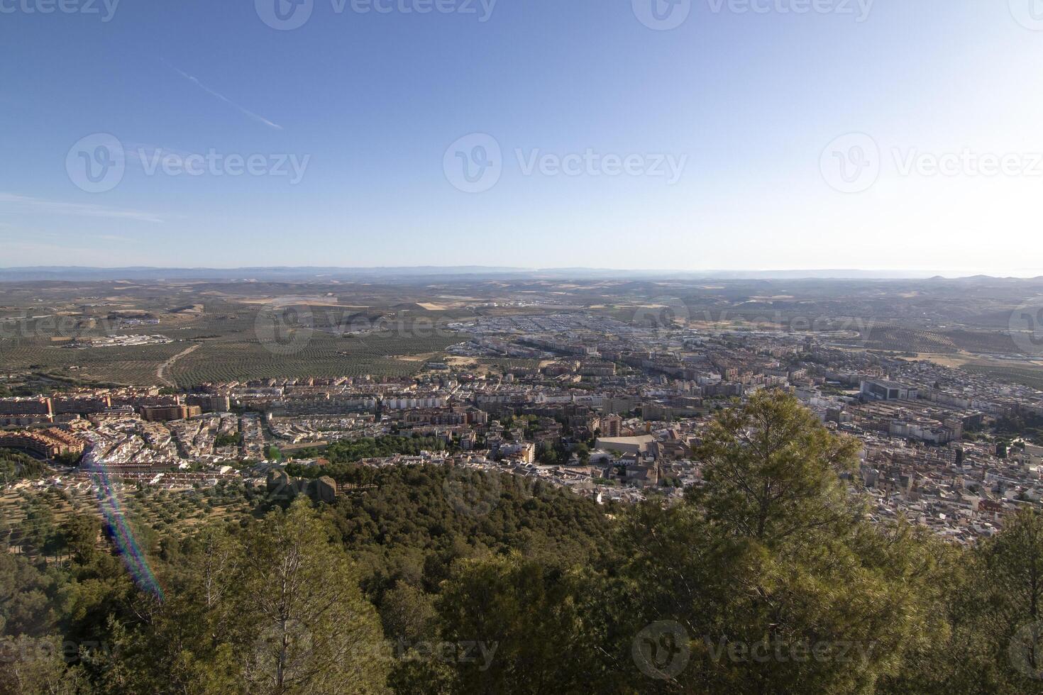 rutas alrededor Papa Noel catalina castillo en jaén, España. magnífico puntos de vista a el parte superior de el Papa Noel catalina colina. foto