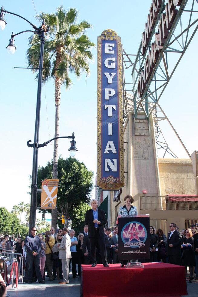 James Cameron  Sigourney Weaver  at the Hollywood Walk of Fame Ceremony for James Cameron Egyptian Theater Sidewalk Los Angeles,  CA December 18, 2009 photo