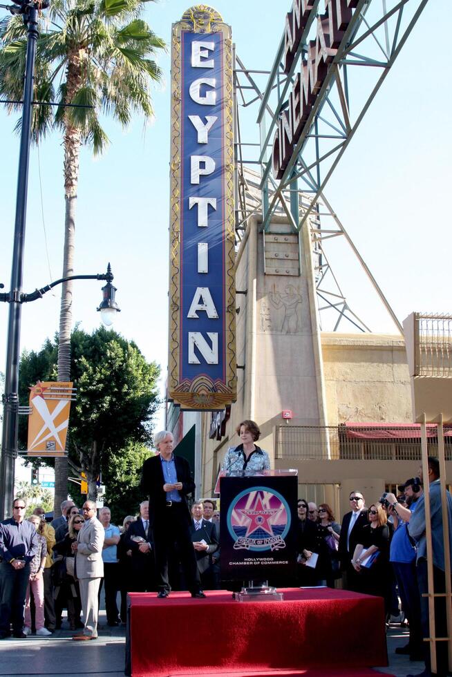 James Cameron  Sigourney Weaver  at the Hollywood Walk of Fame Ceremony for James Cameron Egyptian Theater Sidewalk Los Angeles,  CA December 18, 2009 photo