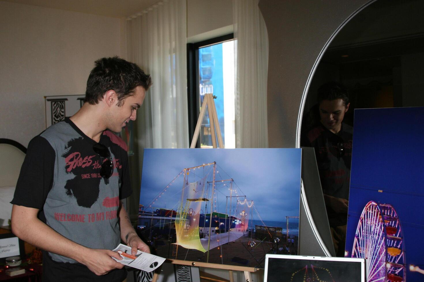 Thomas Dekker a el gbk Emmy regalar suites a el Mondrian hotel en Oeste los ángeles, California en septiembre 19, 2008 foto