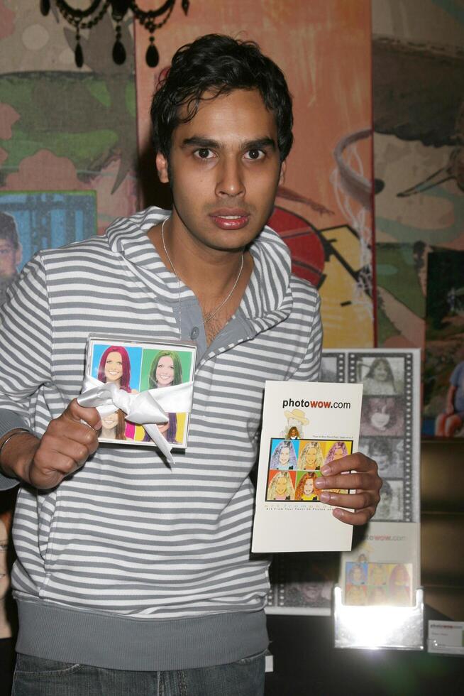 Kunal Nayyar GBK MTV Movie Awards Gifting Suites  Crimson  Opera Los Angeles,  CA May 31, 2008 photo