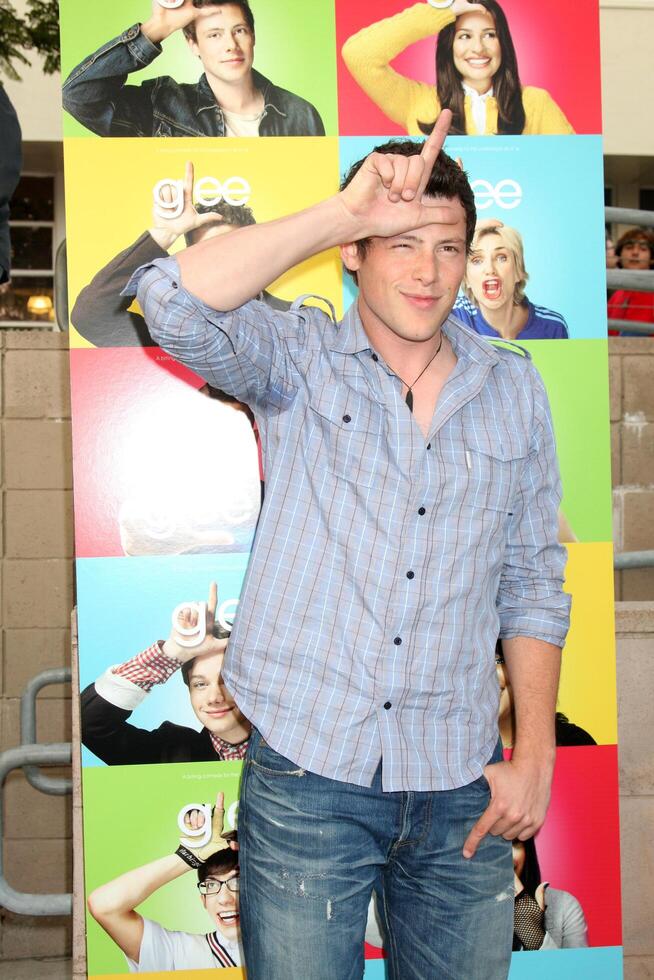 Cory Monteith llegando a el alegría estreno evento a el Papa Noel monica alto colegio en Papa Noel monica , California en mayo 11, 2009 foto