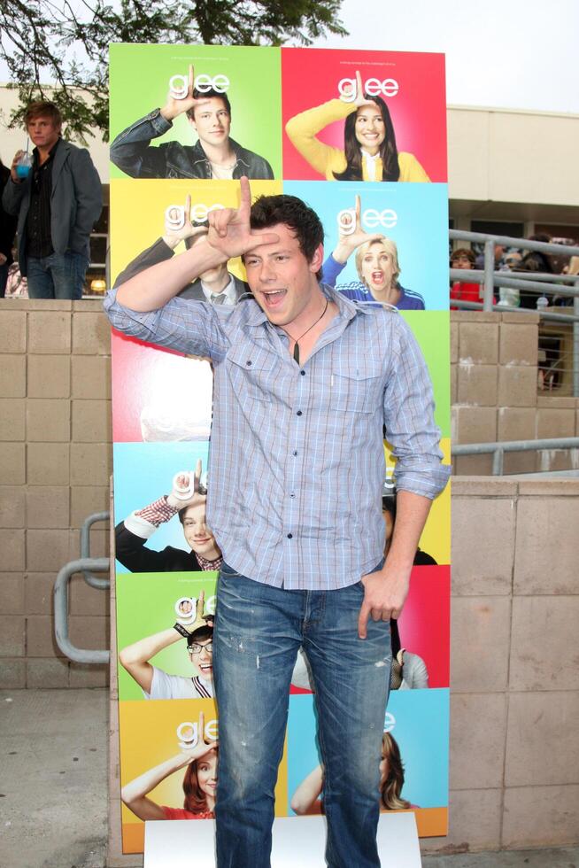 Cory Monteith llegando a el alegría estreno evento a el Papa Noel monica alto colegio en Papa Noel monica , California en mayo 11, 2009 foto