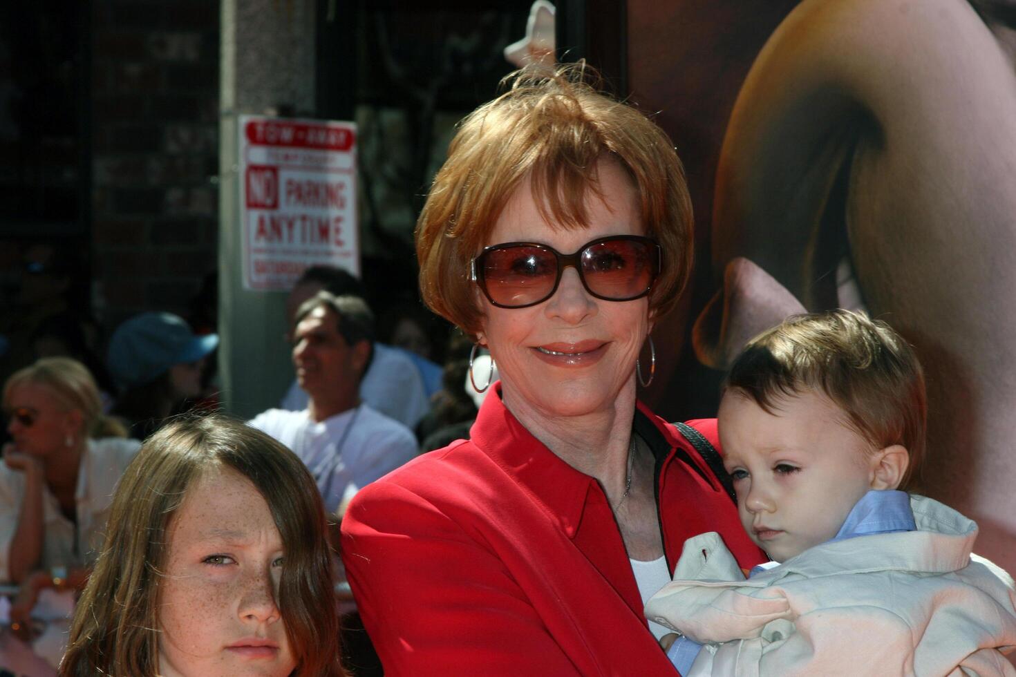 Carol Burnett  Her grandchildren, Zack  Dylan Erin is their mother  Horton Hears a Who Premiere Mann's Village Theater Westwood, CA March 8, 2008 photo