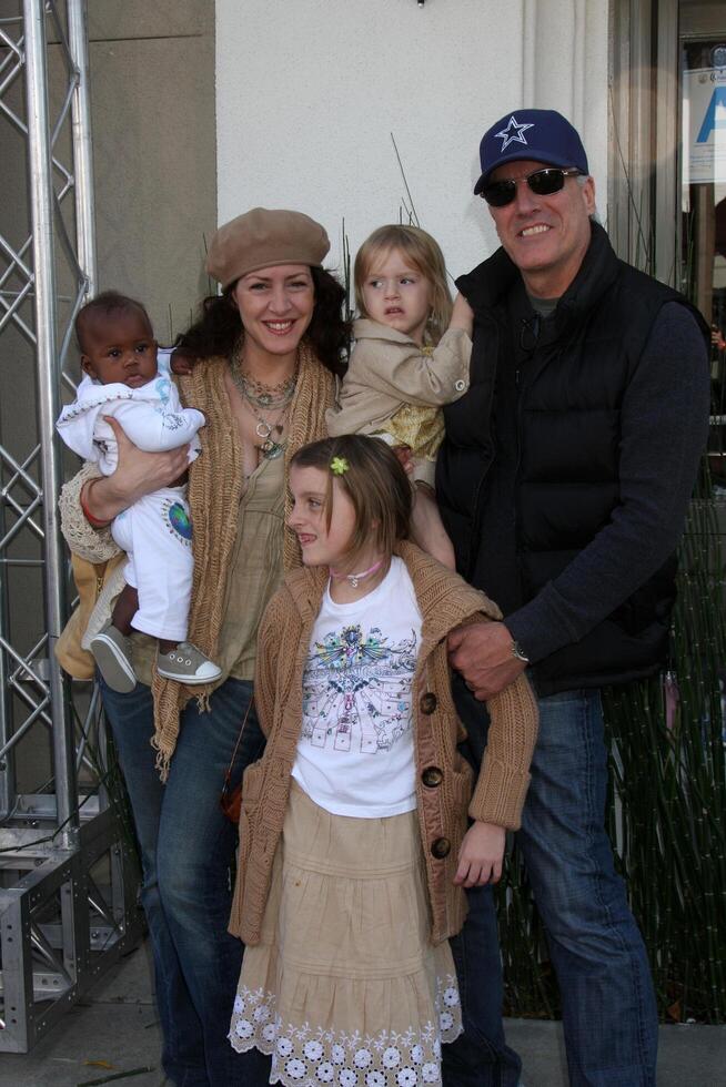 Joely Fisher  Family    arriving at the 7th Annual John Varvatos Stuart House Benefit at the John Varvatos Store in West Hollywood, CA  on March 8, 2009 photo