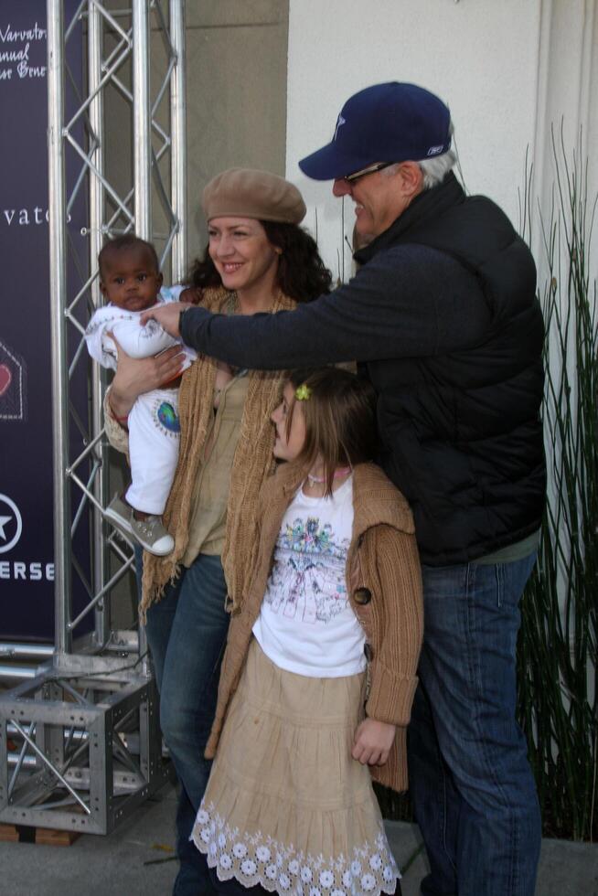 Joely Fisher  Family    arriving at the 7th Annual John Varvatos Stuart House Benefit at the John Varvatos Store in West Hollywood, CA  on March 8, 2009 photo