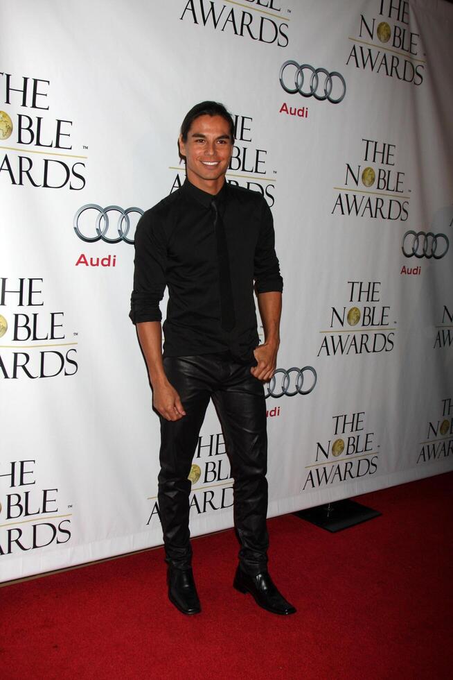 julio iglesias jr llegando a el noble premios 2009 beverly Hilton hotel beverly sierras, California octubre 18, 2009 foto