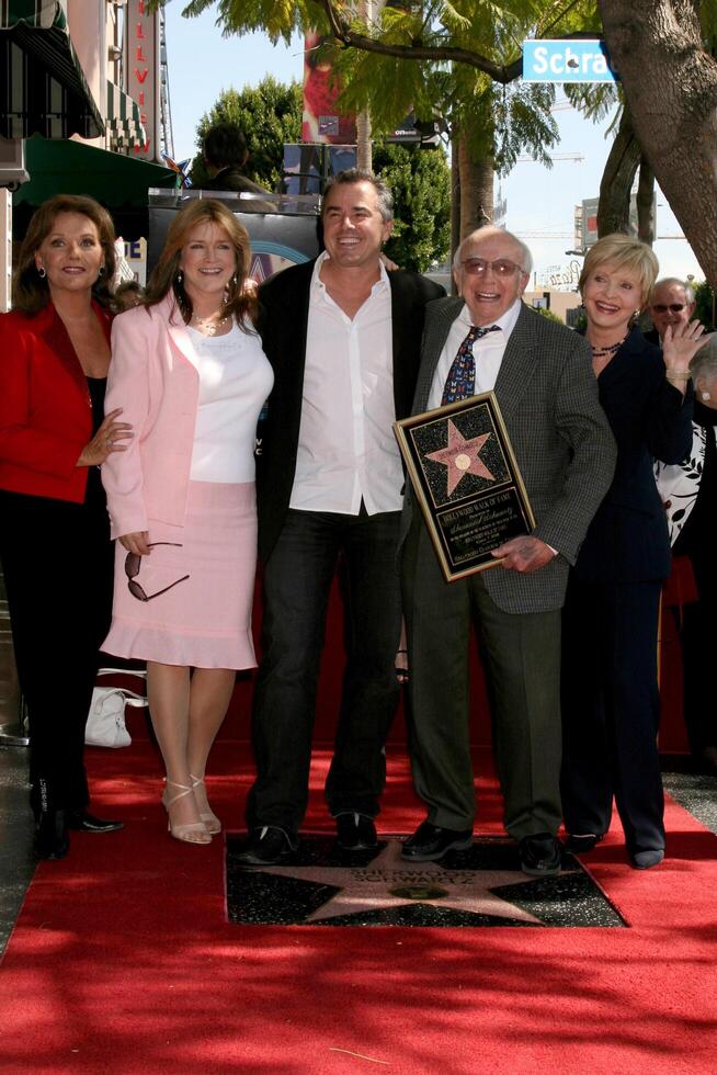 Dawn Wells Susan Olsen Christopher Knight Sherwood Schwarts and Florence Henderson Sherwood Schwartz receives a star on the Hollywood Walk of FameLos Angeles CAMarch 7 2008 photo