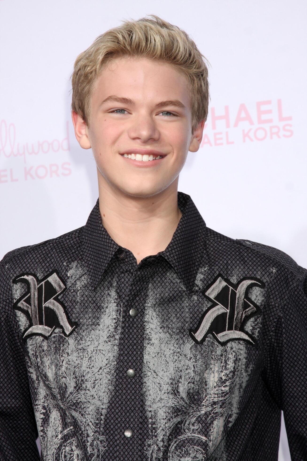 LOS ANGELES - OCT 1 Kenton Duty arrives at the 8th Teen Vogue Young