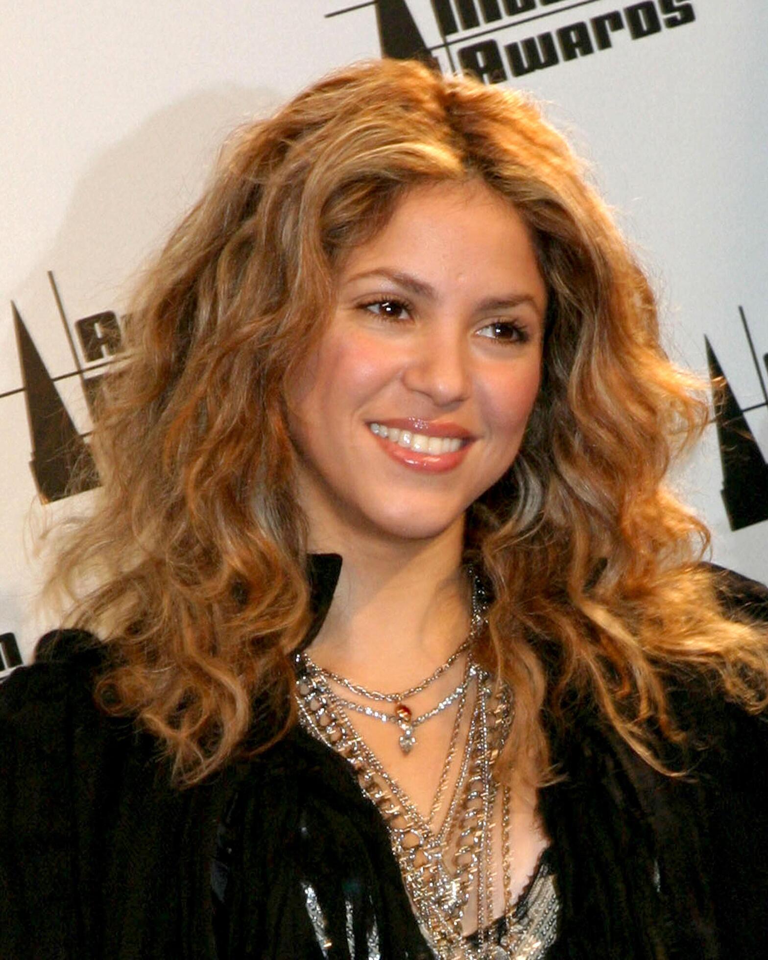 Shakira 2005 American Music Awards Shrine Auditorium Los Angeles, CA