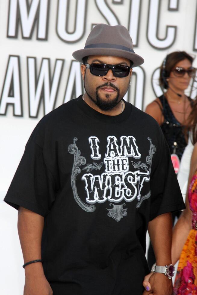 LOS ANGELES - SEP 12,  Ice Cube arrives at the 2010 MTV Video Music Awards  at Nokia - LA Live on September 12, 2010 in Los Angeles, CA photo