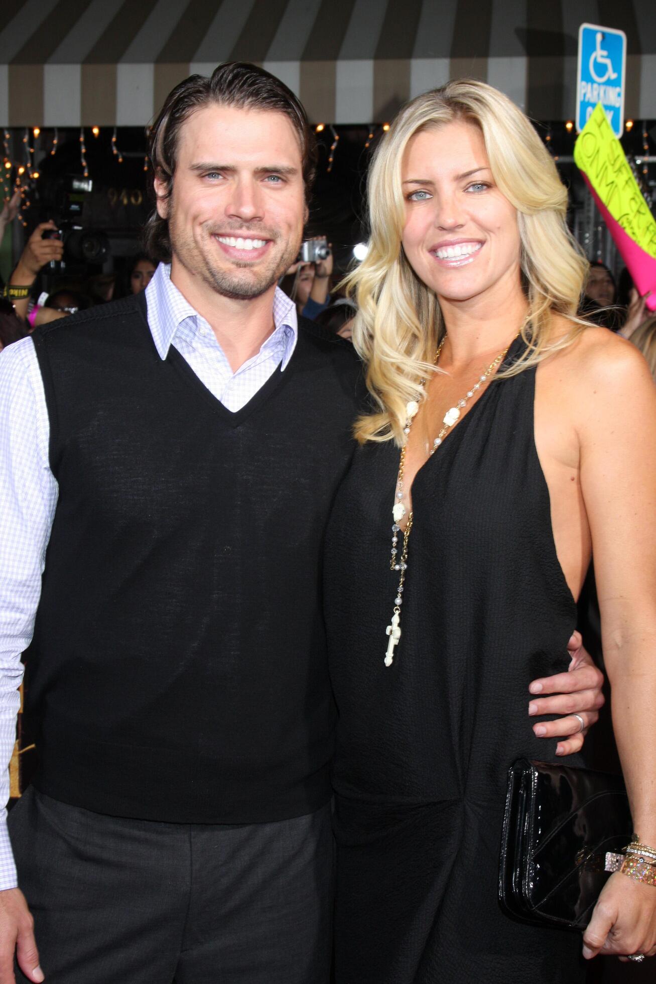Joshua Morrow wife Tobe arriving at the New Moon Premiere Mann's