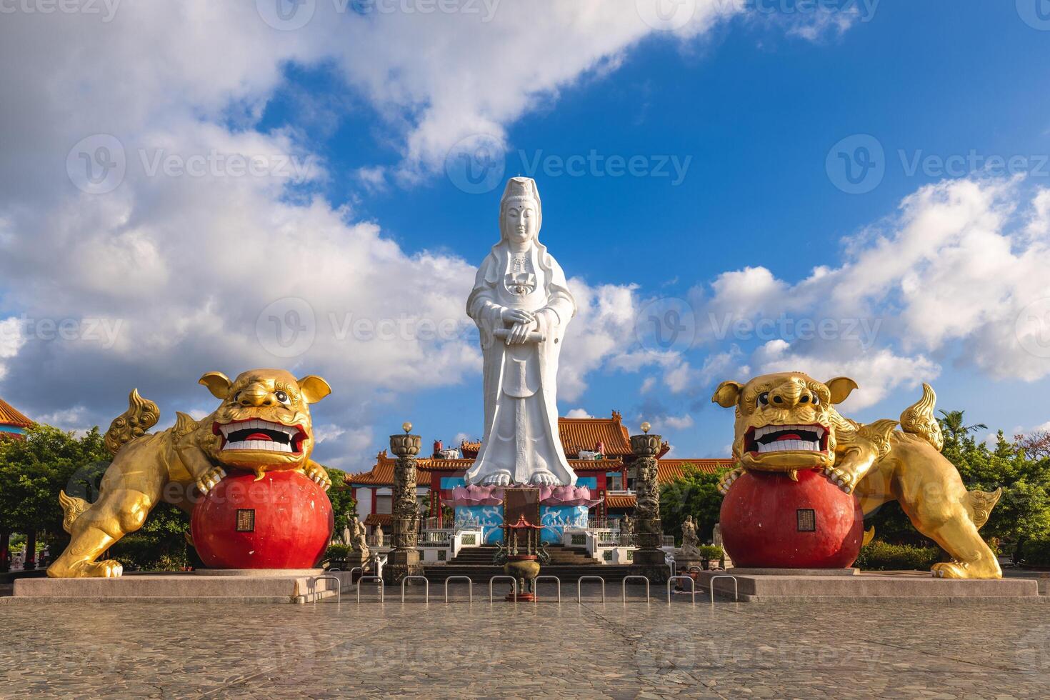 Guanyin on top of Chung Cheng park in keelung, taiwan photo
