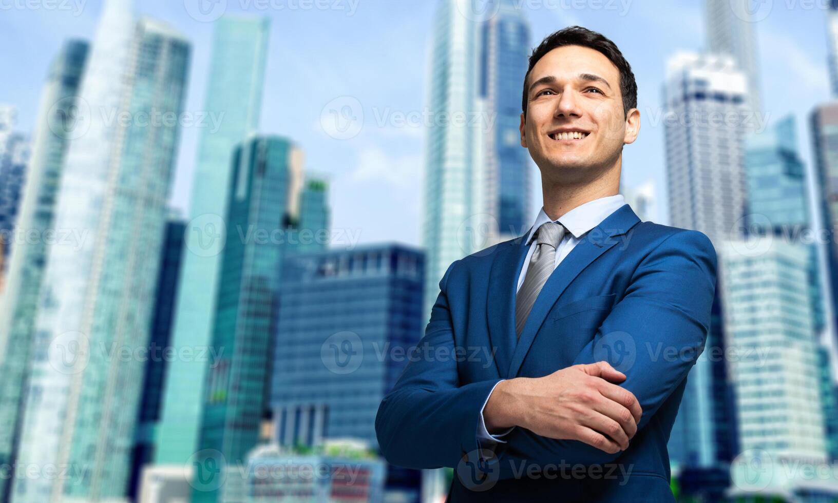 Businessman outdoor smiling confidently with a metropolis in the background photo