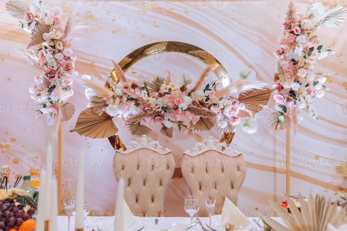 Luxurious, elegant decoration for the wedding reception, flower compositions for the wedding photo zone, decorated with flowers for the bride's prisidium