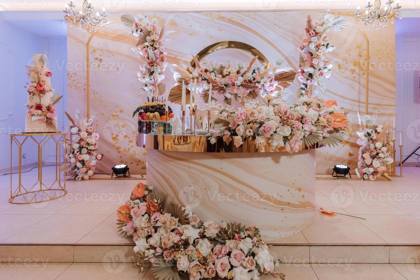 Luxurious, elegant decoration for the wedding reception, flower compositions for the wedding photo zone, decorated with flowers for the bride's prisidium