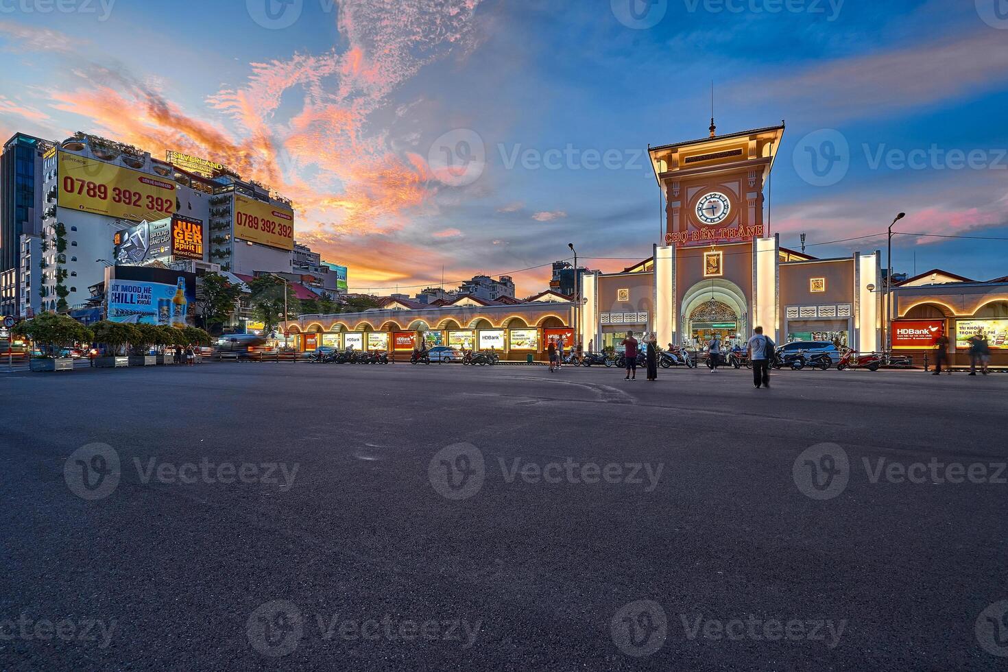hermosa puesta de sol en ben gracias mercado , Ho chi minh ciudad es un popular turista destino de Asia. foto