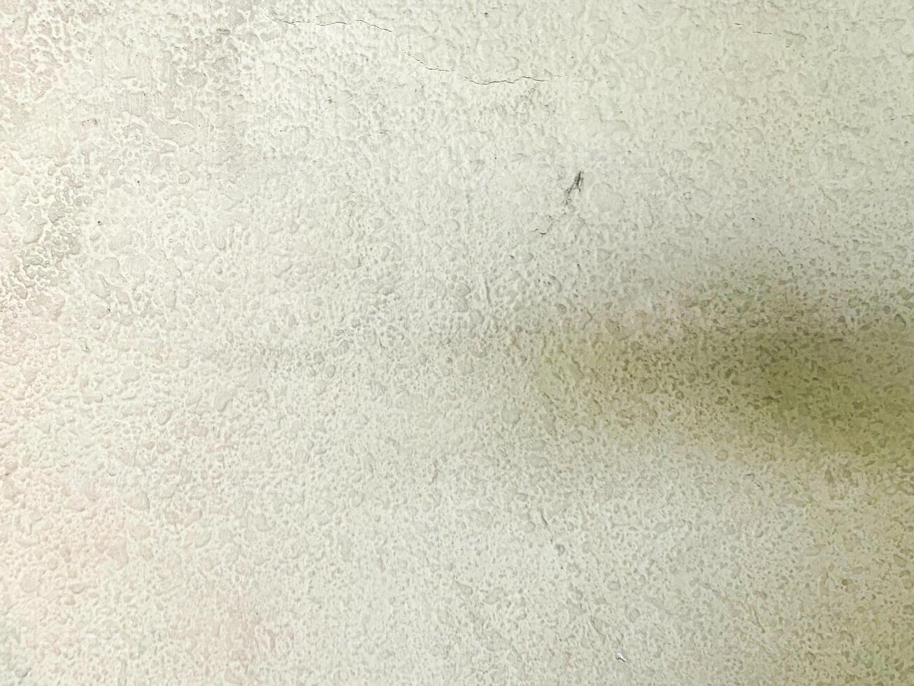 A stone-patterned wallpaper that brings a touch of nature into urban spaces photo