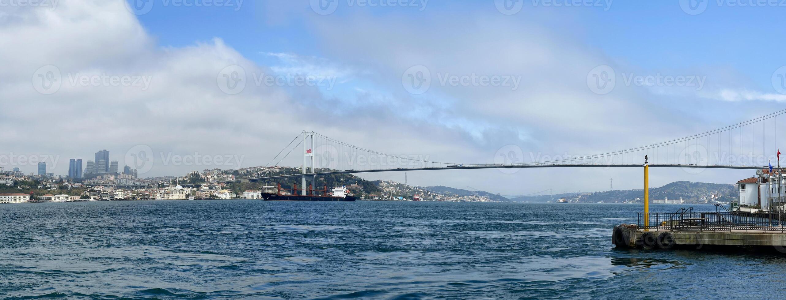 el bósforo puente desde el asiático lado de Estanbul, Turquía foto
