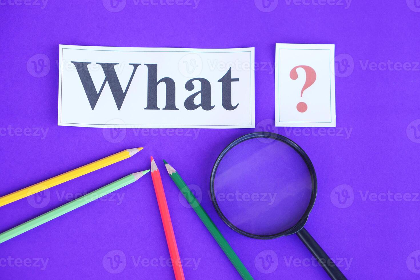 Paper cards with Wh-question words and question mark on purple background. Concept. Teaching aid. Education materials for teach WH- question. Asking questions. Suspicious symbol to find answer. photo